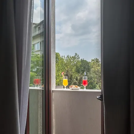 Hotel Hugo Warna