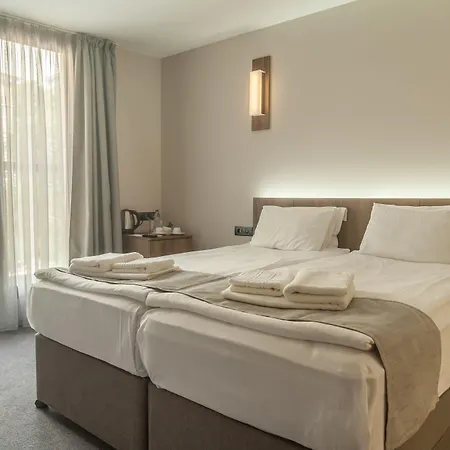 Hugo Hotel Warna