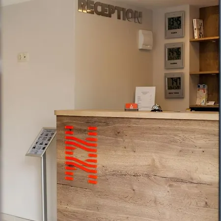 Hugo Hotel Warna