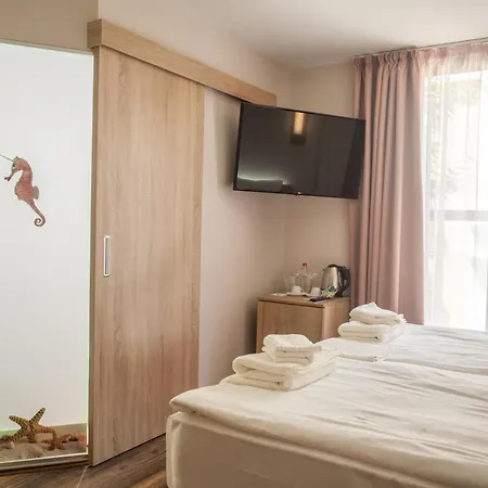 Hotel Hugo Warna
