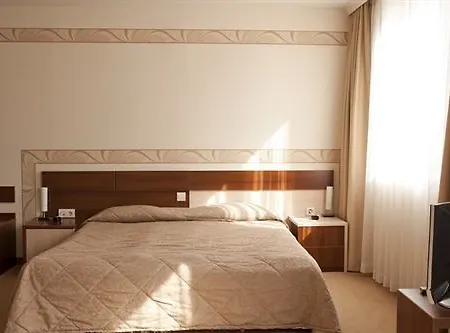 Hugo Hotel Warna