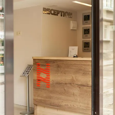 Hugo Hotel Warna