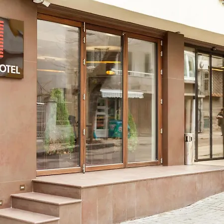 Hugo Hotel Warna
