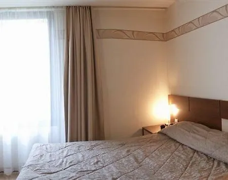 Hugo Hotell 3*