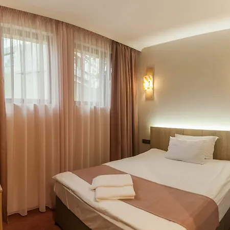 Hugo Hotell 3*